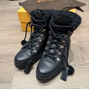 Tod’s Black Shearling Lined Lace Up Boots with Chunky Sole